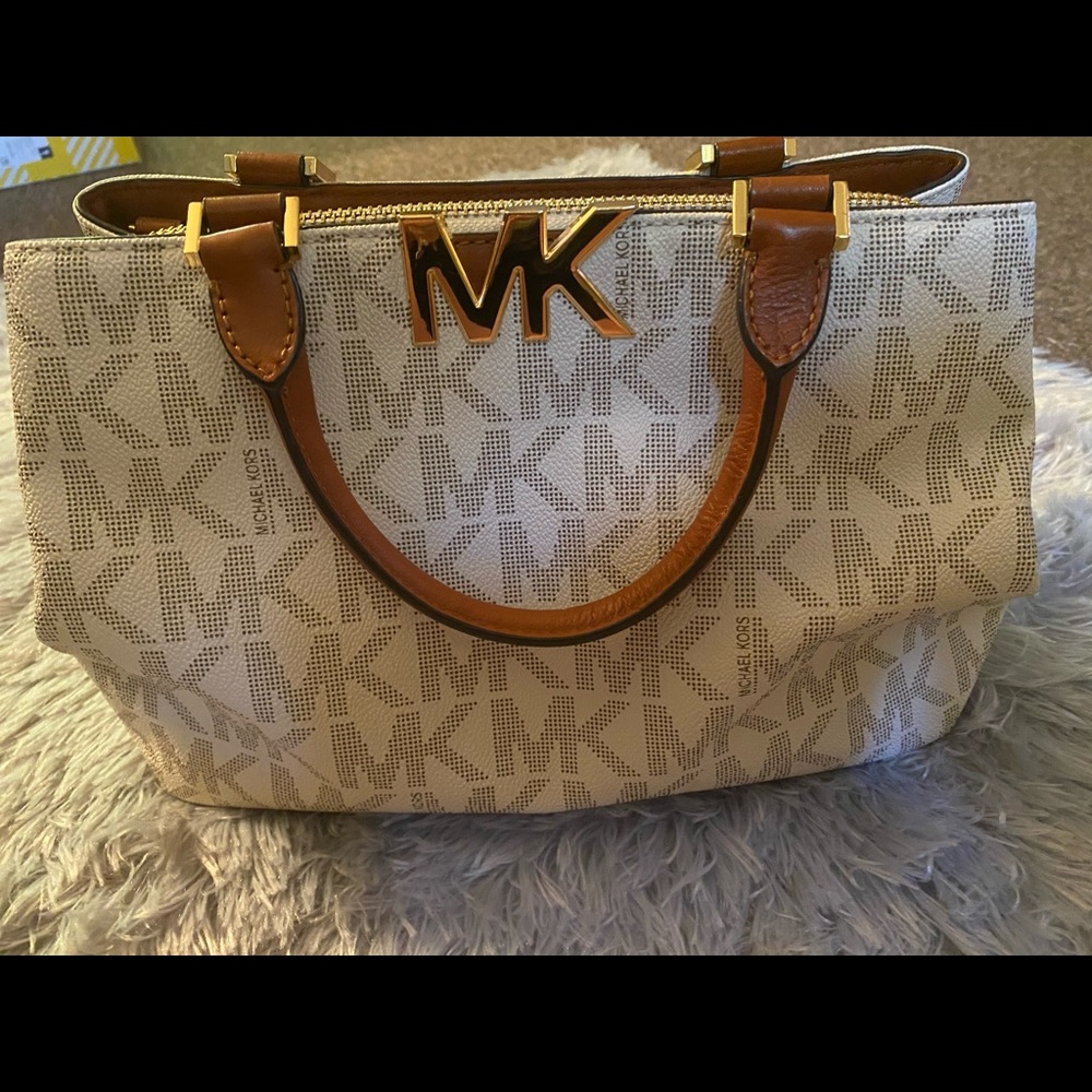 🌸Authentic Michael Kors Signature Vanilla